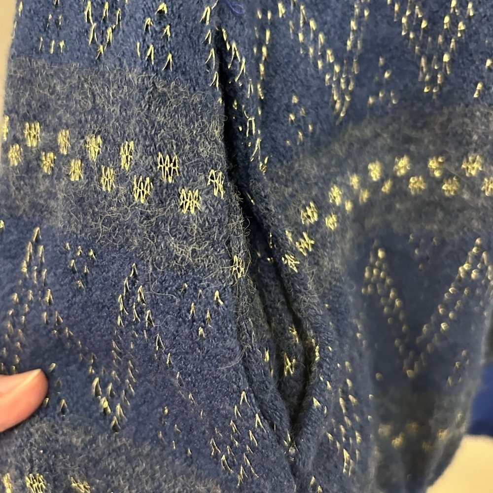 Blue and Gold Patterned Sweater, Sz L - Picture 5 of 7